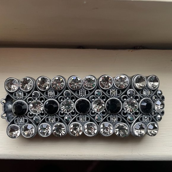 Vintage Look Wide Black, Gun Metal Chunky Hinged Bracelet - Picture 5 of 7